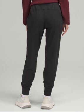 Lululemon Ready to Fleece High-Rise Jogger Size 10
Heathered Black
